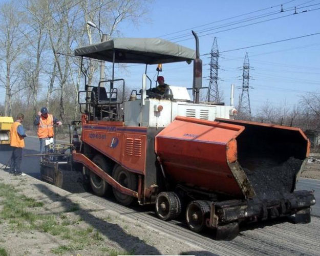 В Рязани продолжают ремонтировать автодороги и тротуары
