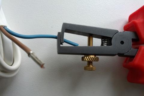 Инструмент для зачистки изоляции Инструмент для зачистки изоляции