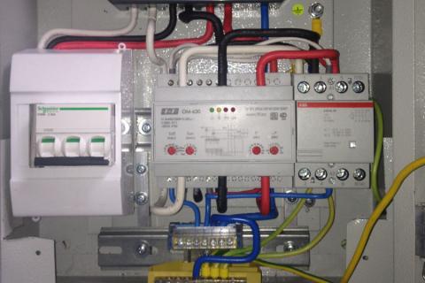 Ограничитель мощности ОМ-630 в распределительном щите
