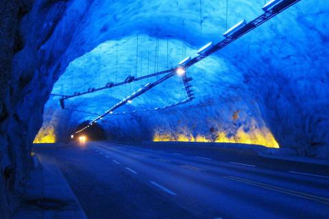 Освещение мостов и туннелей Освещение мостов и туннелей