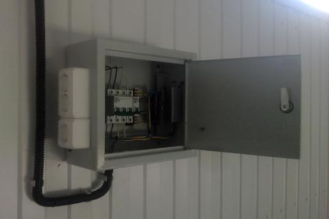 Металлический электрический щиток Металлический электрический щиток