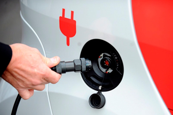 Новая заправка в Петербурге для электромобилей на улице Парашютной